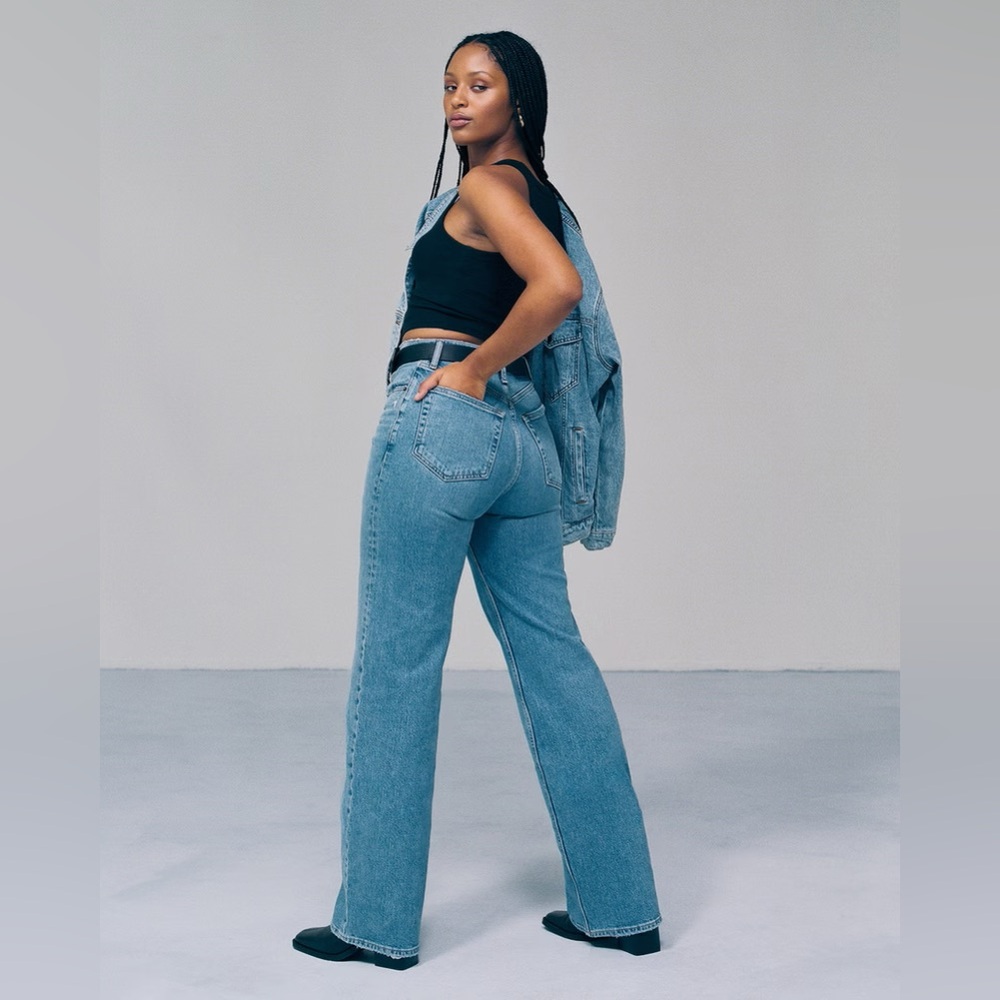 NEW A&F The 90s Relaxed Jean High Rise Medium Wash - 37/24 Long